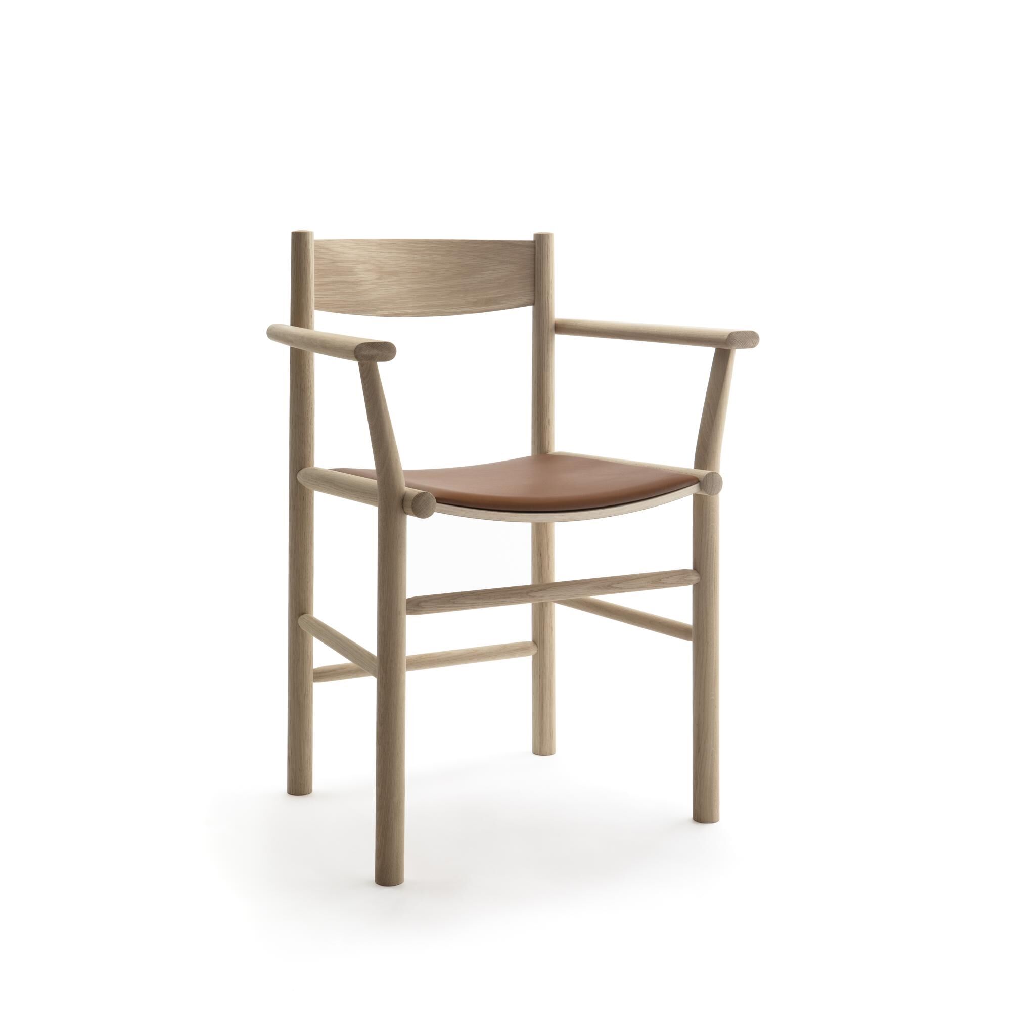 Linea Collection Akademia Spisestol med Armlener Lys Lakkert eik/Elmosoft 33004 Skinn
