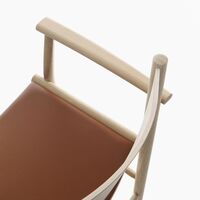 Linea Collection Akademia Dining Chair w. Armrests Light Lacquered Oak/Elmosoft 33004 Leather