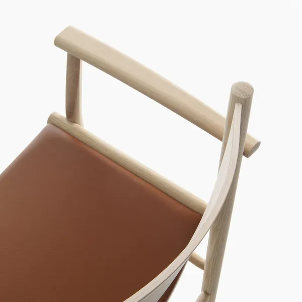 Linea Collection Akademia Dining Chair w. Armrests Light Lacquered Oak/Elmosoft 33004 Leather