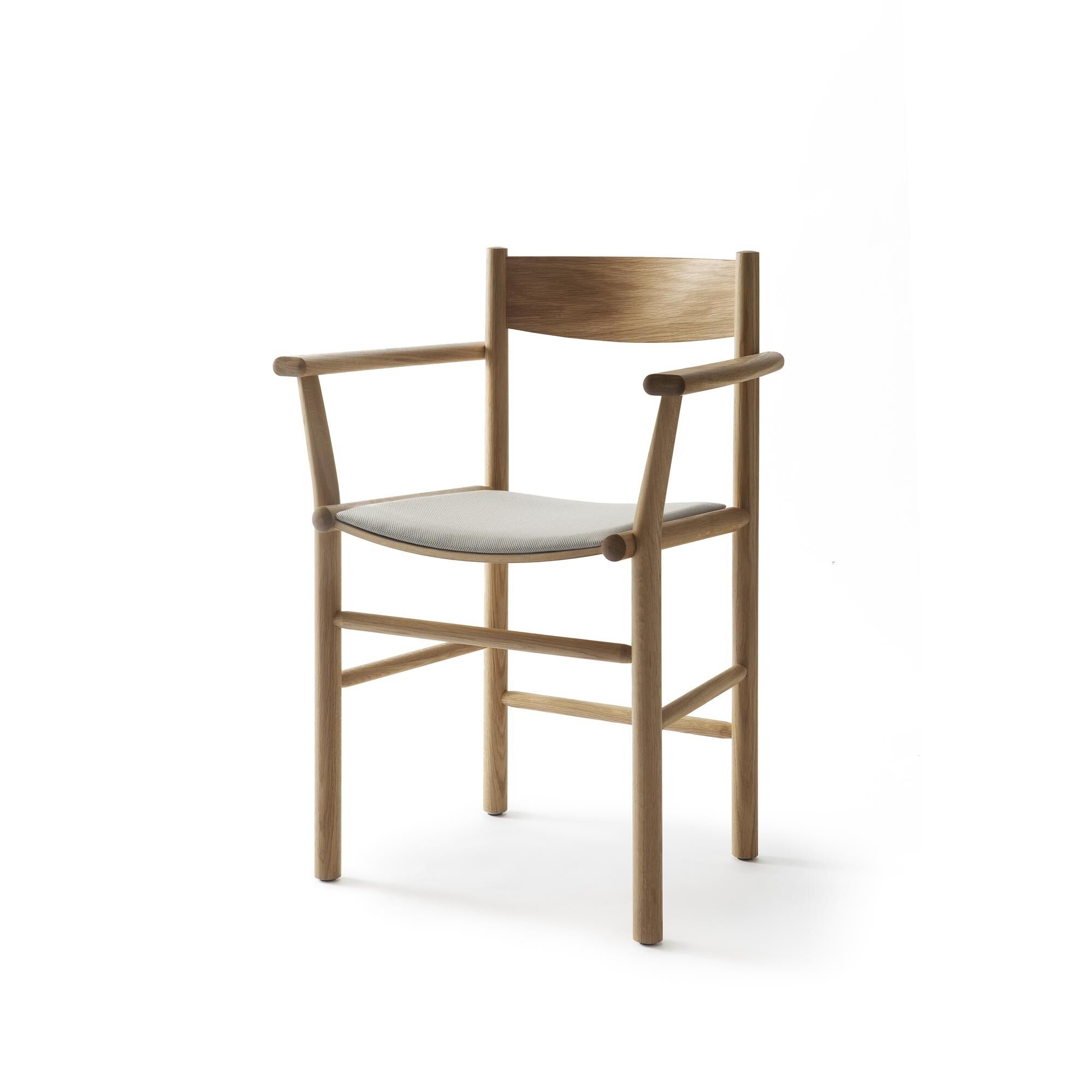 Linea Collection Akademia Spisebordsstol med Armln Lakeret Egetr/Steelcut Trio 213