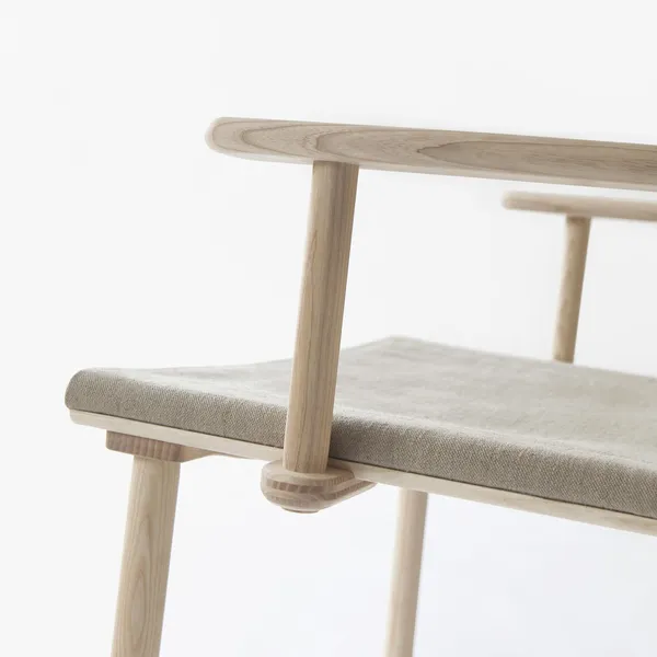December Armchair w. Armrests Oiled Ash wood/Linen Canvas