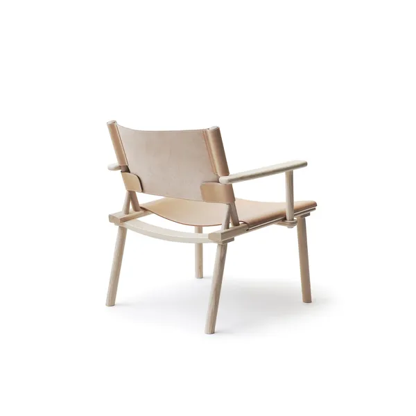 December Armchair w. Armrests Oiled Ash wood/Nude Leather