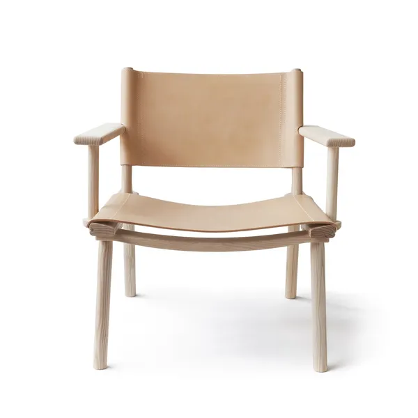 December Armchair w. Armrests Oiled Ash wood/Nude Leather