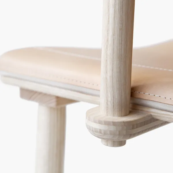 December Armchair w. Armrests Oiled Ash wood/Nude Leather