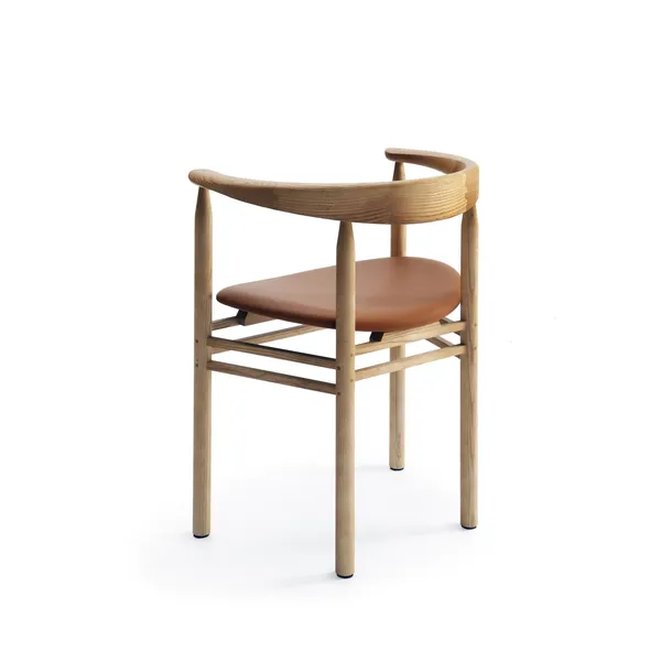 Linea Collection RMT6 Spisebordsstol Asketræ Bejdset i Egetræsfarve/Elmosoft 33004 Læder
