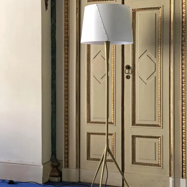 De-Lux B4 Gulvlampe Sølv & Mat Hvid