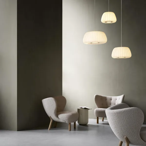 TR19 White Medium Pendant