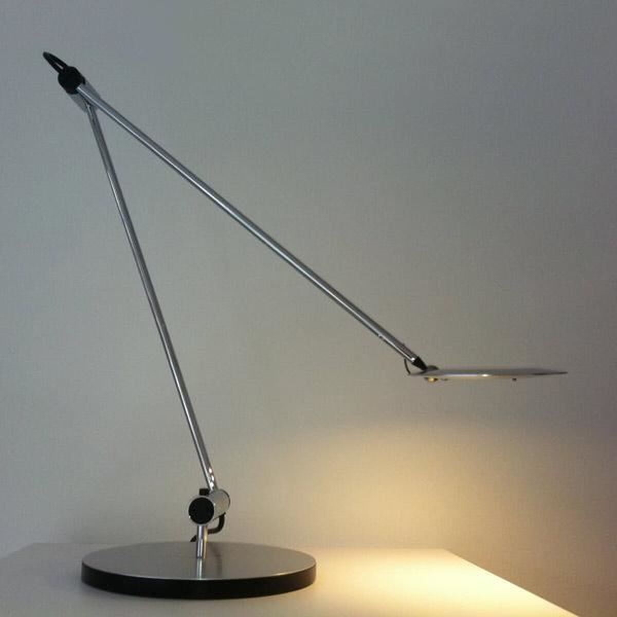 PINA LED T Table Lamp Aluminum