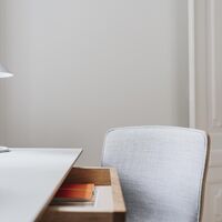Freya Skrivebord Solid Eik Lakkert/Beige Grå Linoleum 4175 Forbo