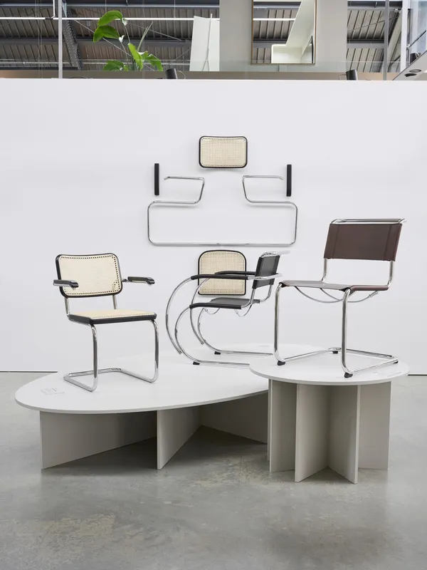 S 64 V Cantilever Dining Chair with Armrest Chrome/ Black Stained Beech