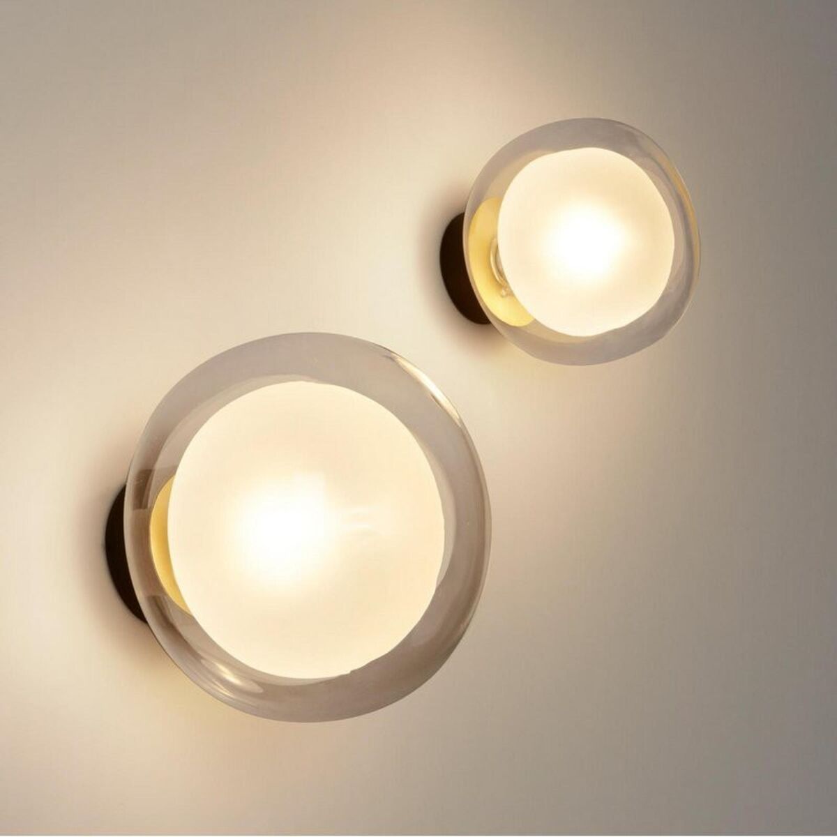 Nabila 552.41 Wand-/ Plafondlamp Mat Zwart/ Geborsteld Messing met Helder Glas
