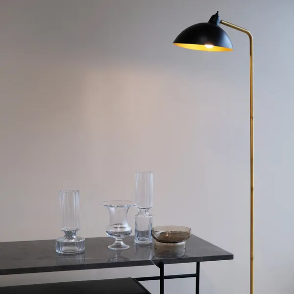 Futura Gulvlampe Mat Sort/Guld/Messing