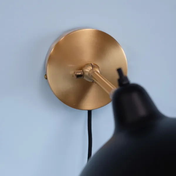Futura Væglampe Mat Sort/Guld/Messing