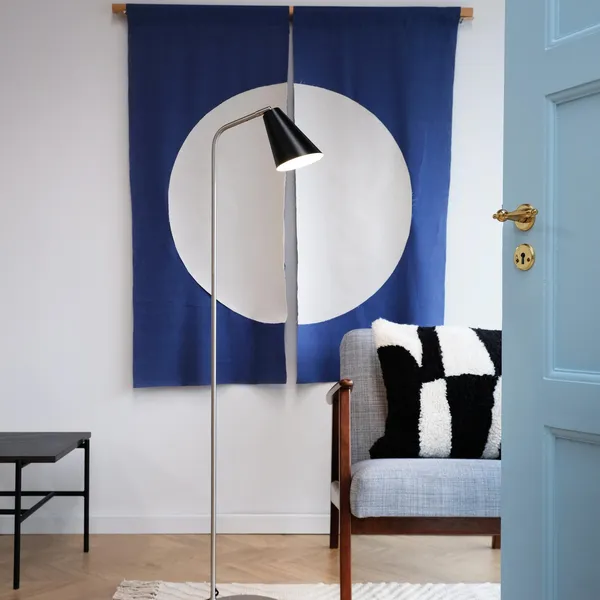Oswald Gulvlampe Sort/ Stål