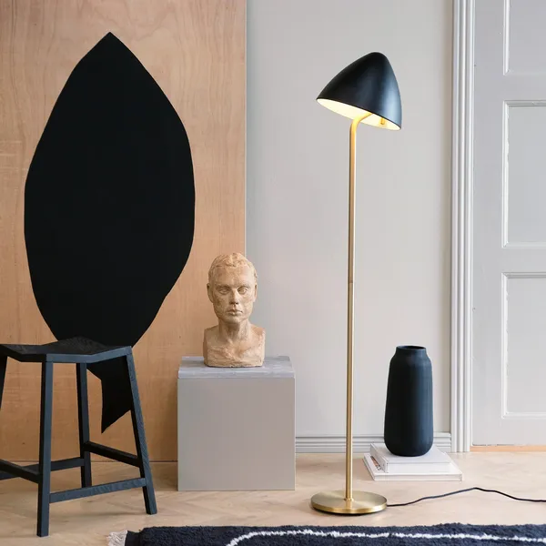 Oulu Gulvlampe Sort/Messing