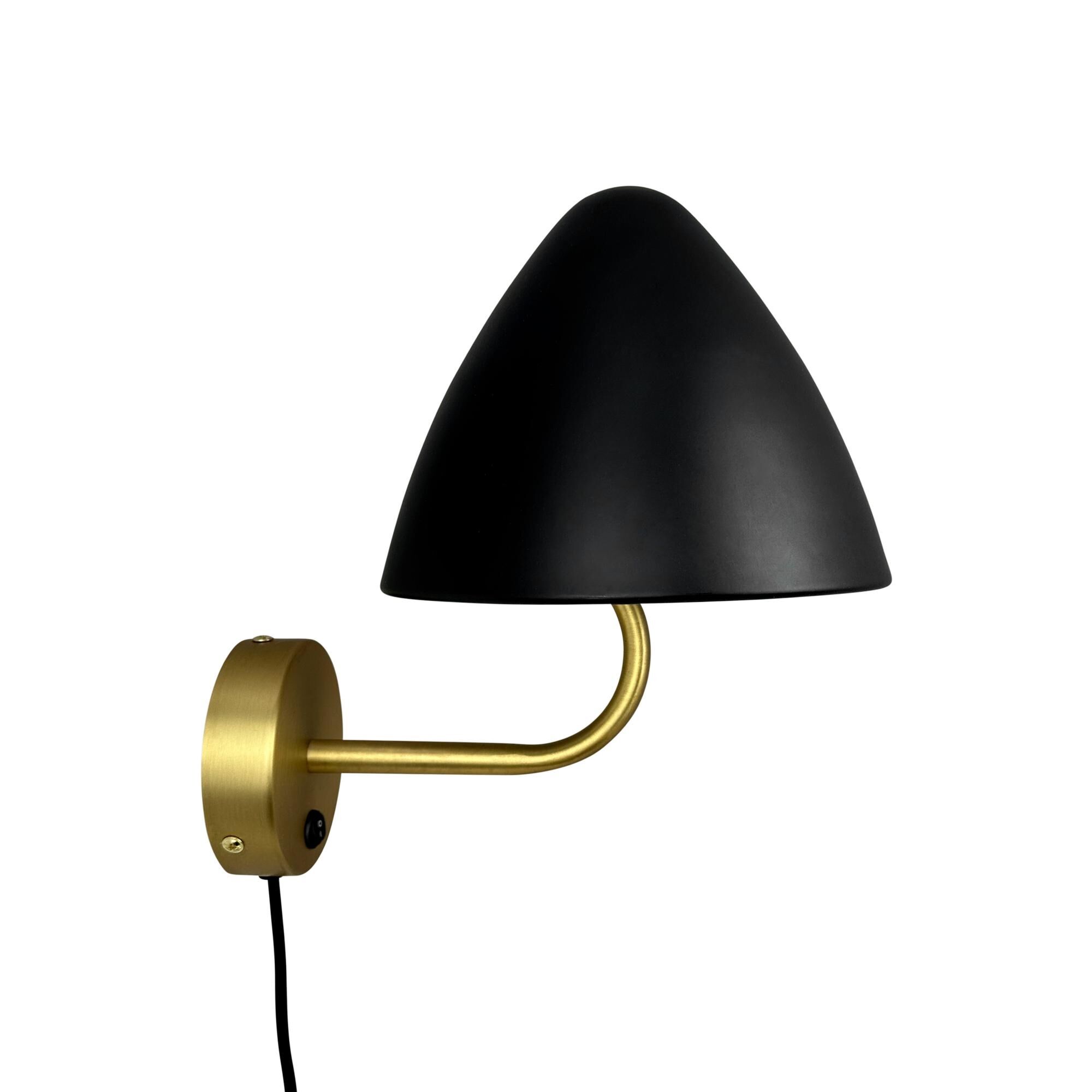 Oulu V&auml;gglampa Svart/ M&auml;ssing