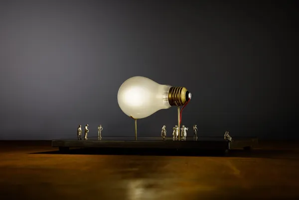 I Ricchi Poveri Monument for A Bulb Bordlampe Sort
