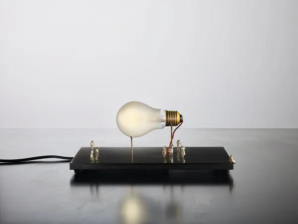 I Ricchi Poveri Monument for A Bulb Bordlampe Sort