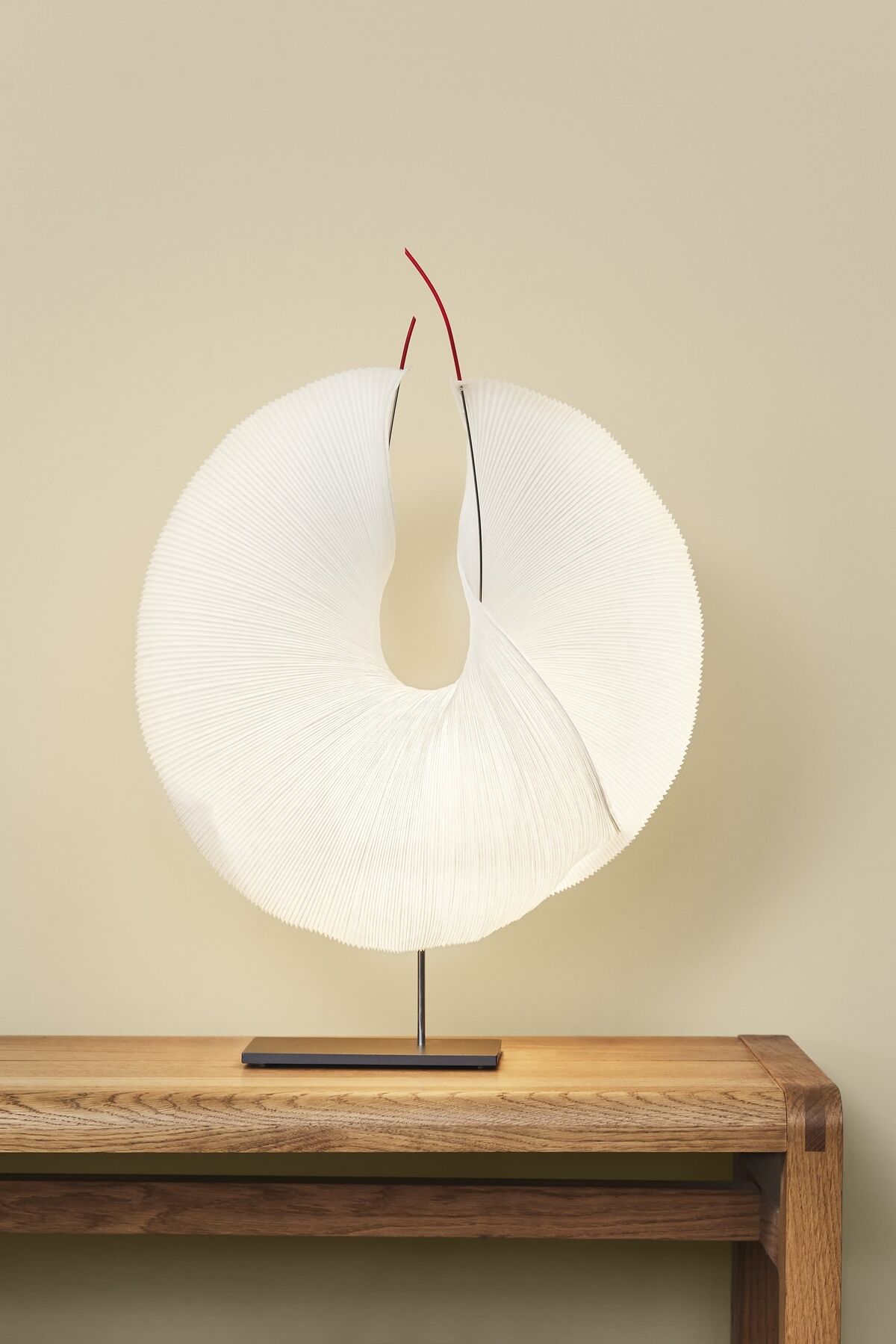 Yoruba Rose Lámpara de Mesa Blanco