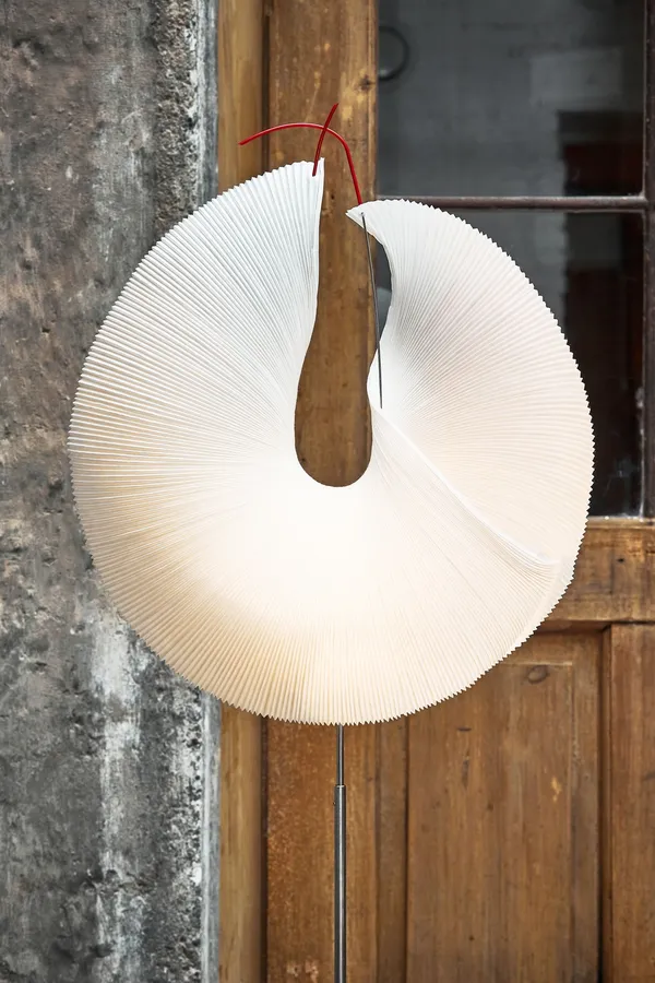 Yoruba Rose Stehlampe Weiß