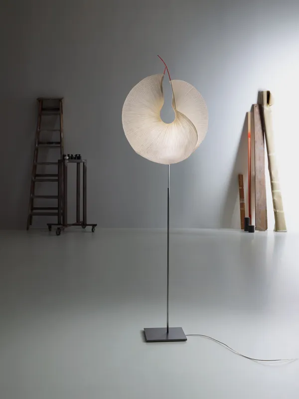 Yoruba Rose Stehlampe Weiß