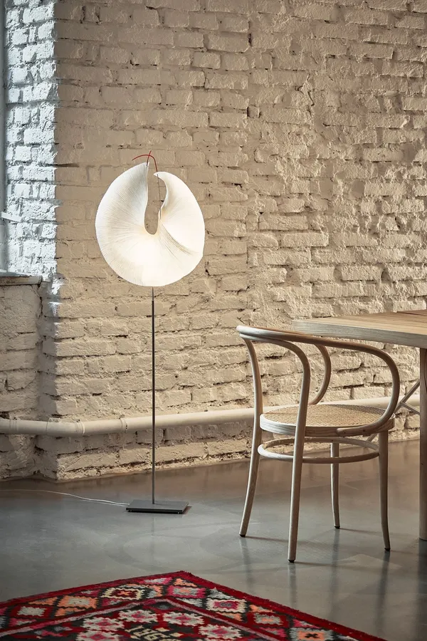 Yoruba Rose Stehlampe Weiß