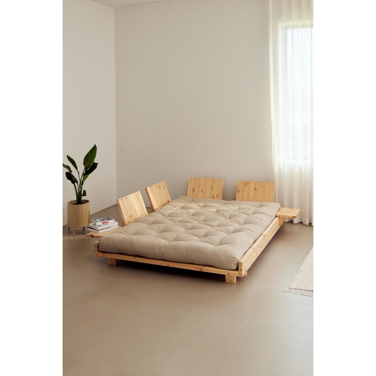 Social bäddsoffa med 2 ryggstöd, sidobord och madrass 140x200 klarlackerad furu/747 Beige