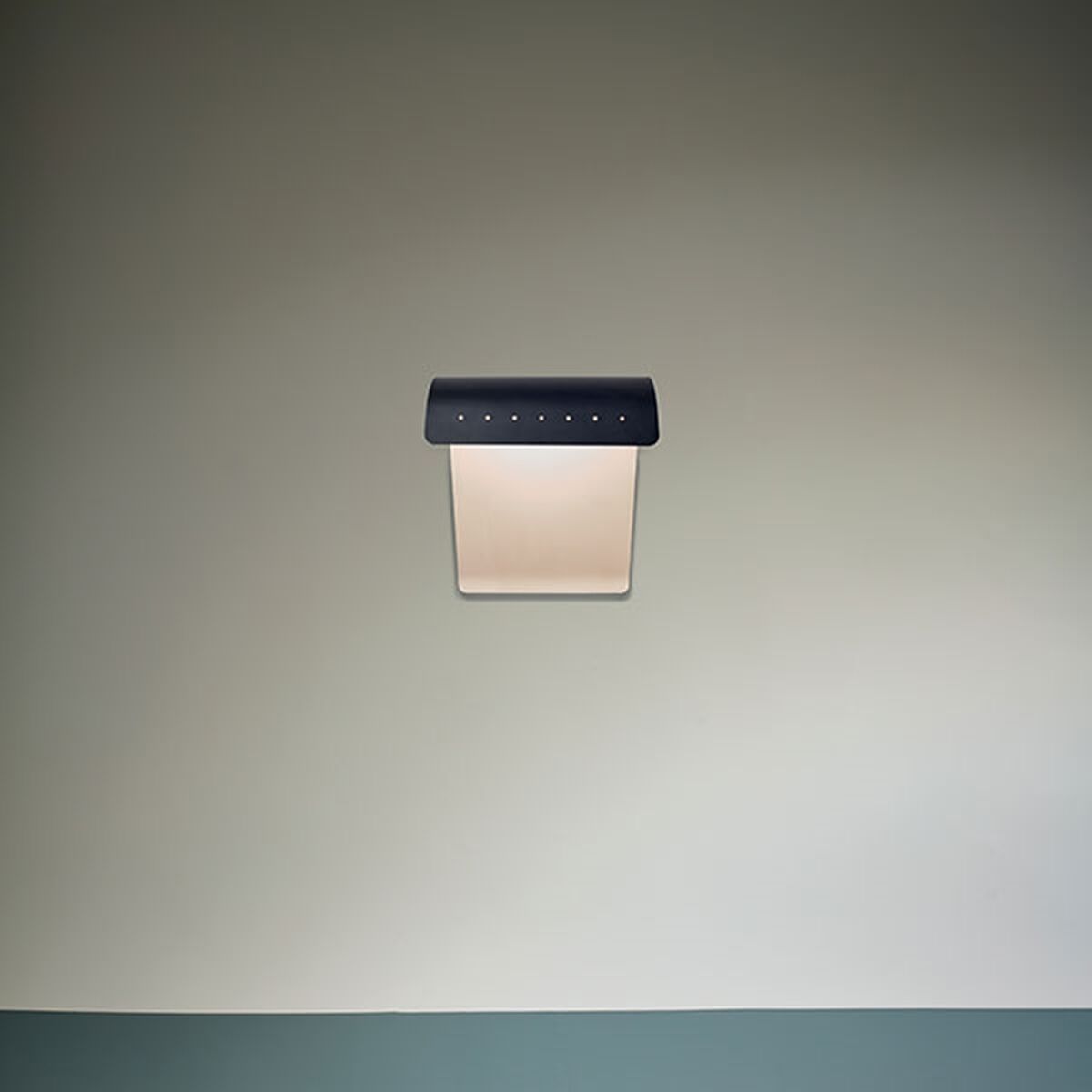 Curve Wall Lamp Black & White