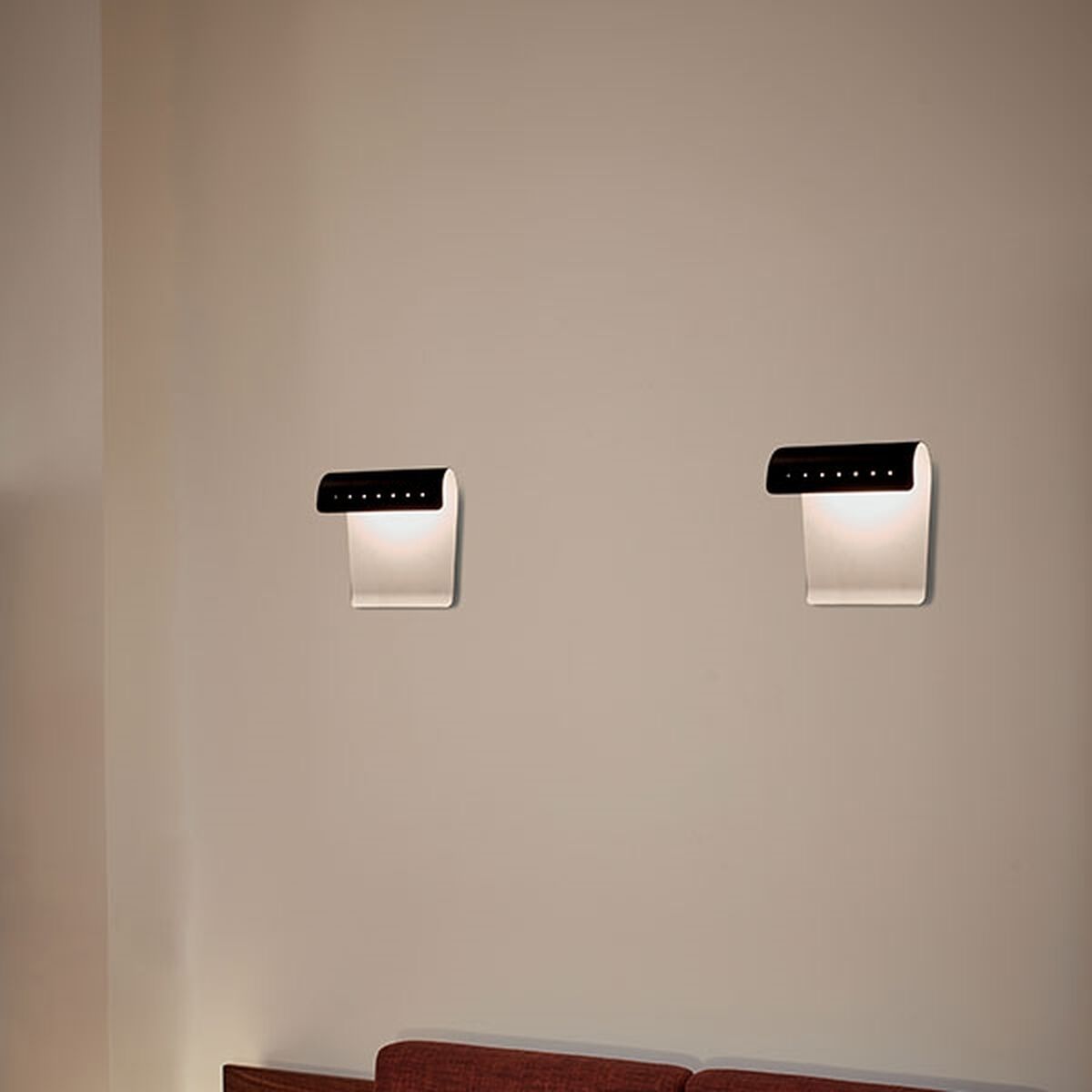 Curve Wall Lamp Black & White