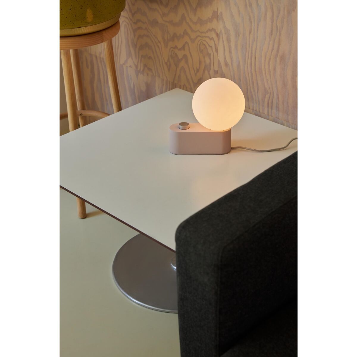 Alumina Tischlampe Rosa mit Kugel IV