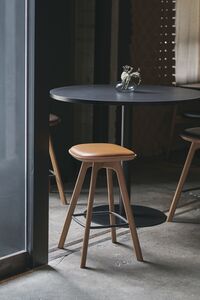 Pauline Barstool H65 Oak/Brandy Leather