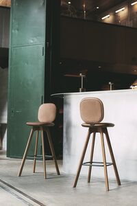 Pauline Comfort Bar Stool H65 Oak/Brandy Leather