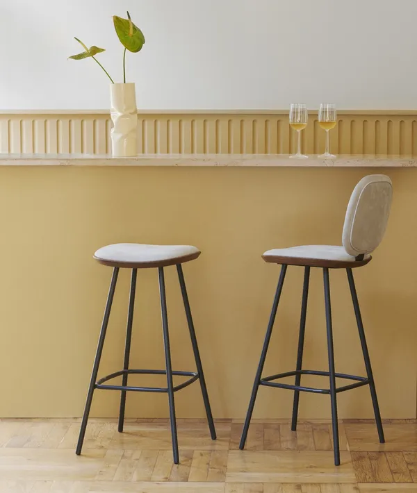 Pauline Comfort Bar Stool H75 Smoked Oak/ Black Leather