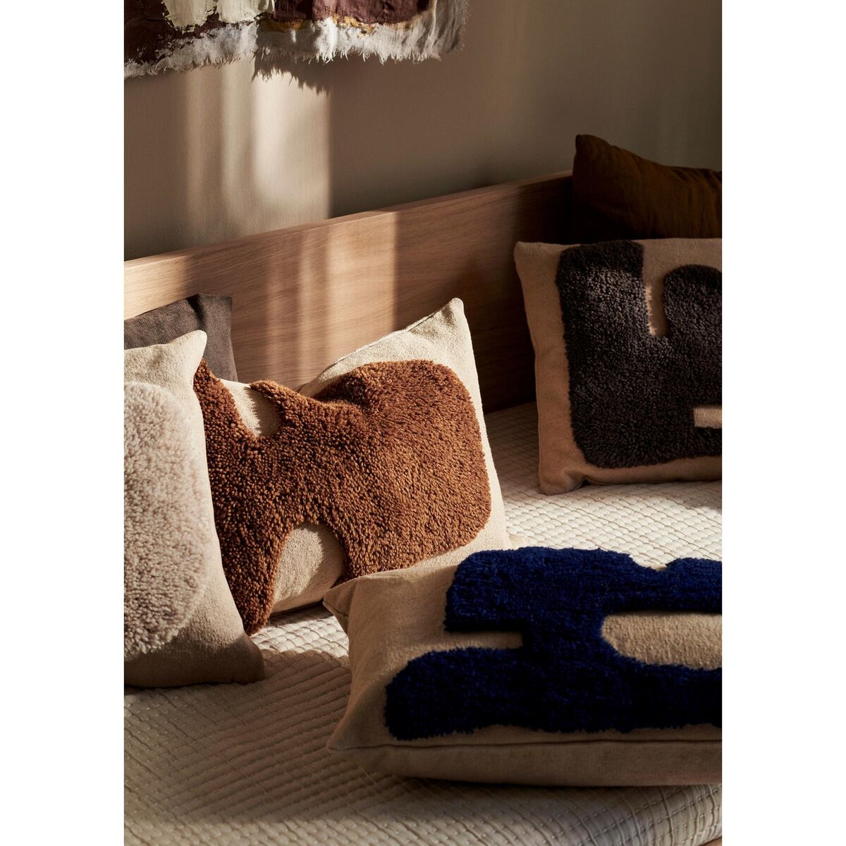 Lay Cushion Rectangular Sand/ Bright Blue