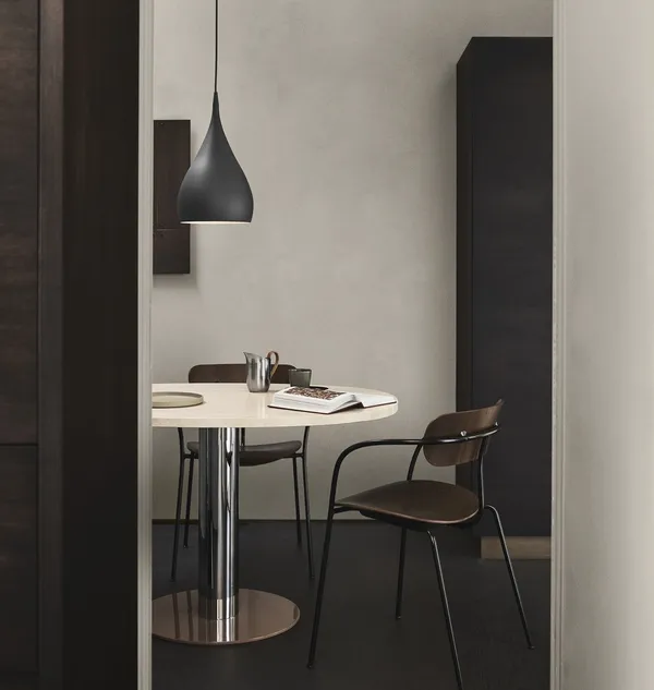 Pavilion AV2 Dining Chair w. Armrest Walnut/ Black