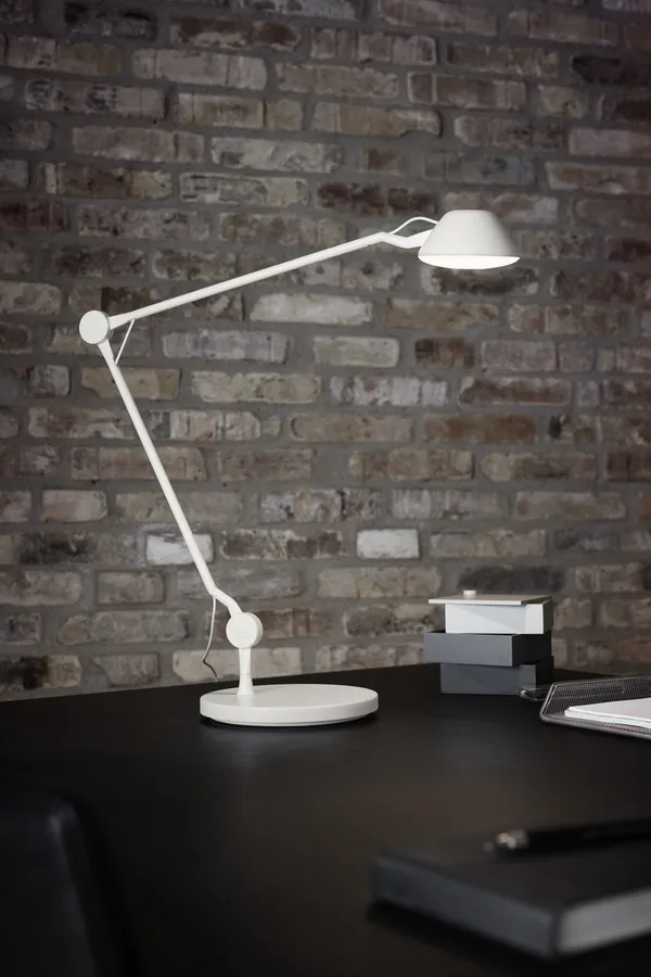AQ01 Table Lamp Mat Black