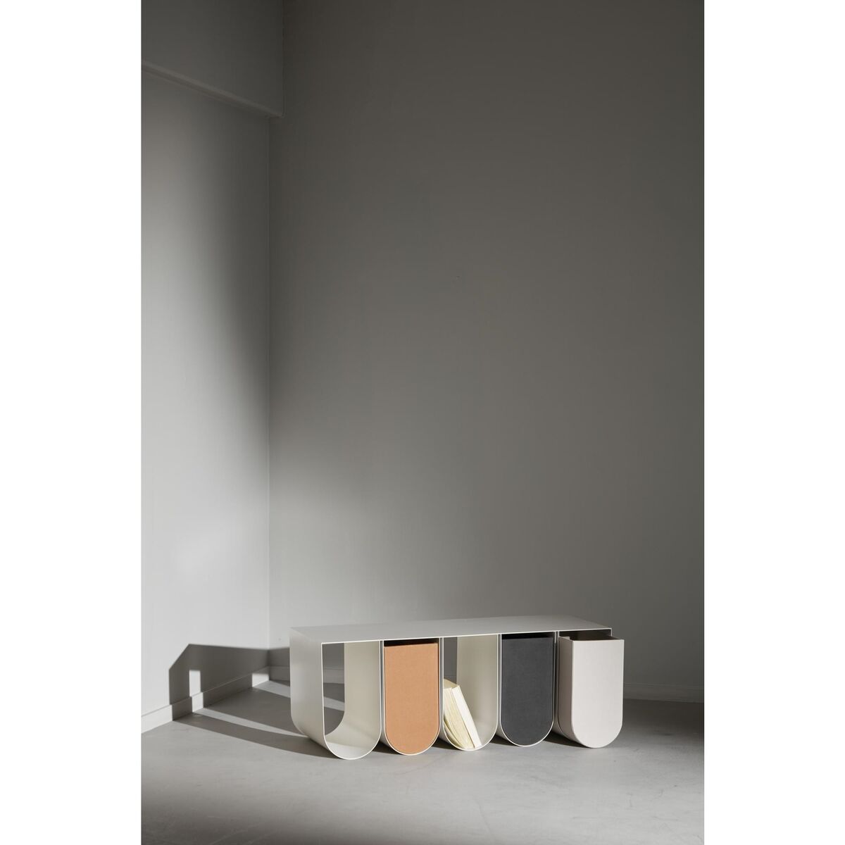 Curved Box Medium Black