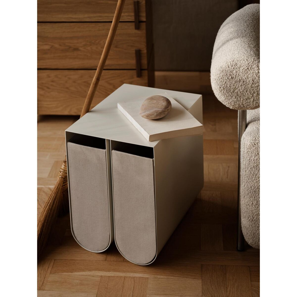 Curved Box Small Black