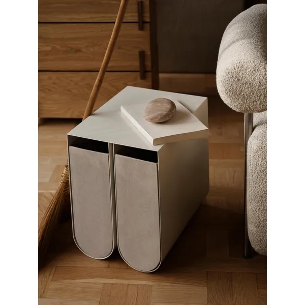 Curved Box Small Schwarz
