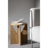 Schlichter Hocker, Warm Lackierte Eiche