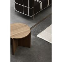 Schlichter Hocker, Warm Lackierte Eiche