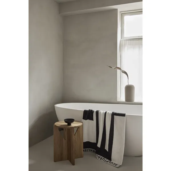 Schlichter Hocker, Warm Lackierte Eiche