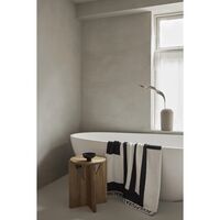 Schlichter Hocker, Warm Lackierte Eiche