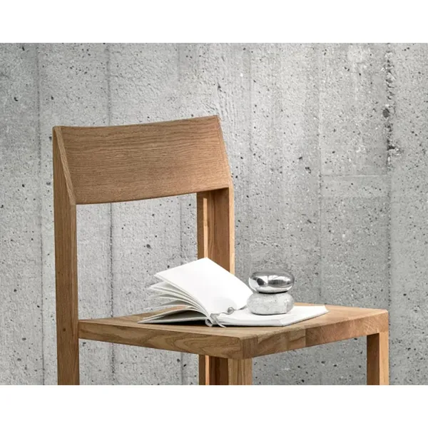 Outline Dining Chair Warm Lacquered Oak/ Walnut