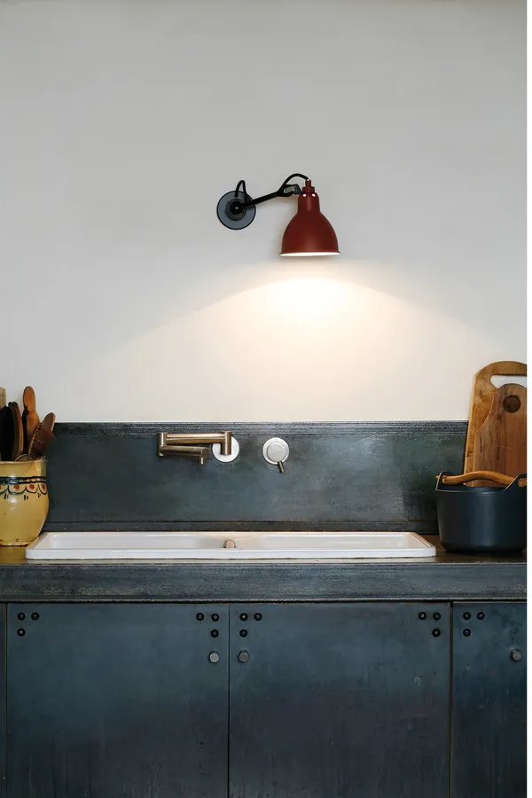 N104 Vegglampe Sort/ Sort/ Kobber – DCWéditions