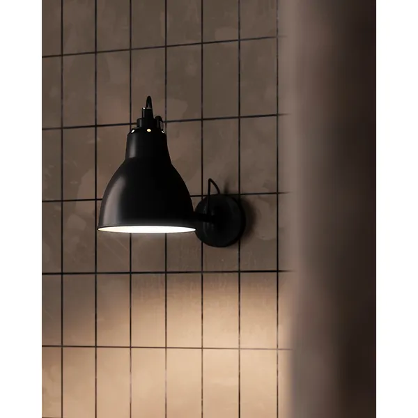 N304 Wall Lamp Matt Black Hardwired