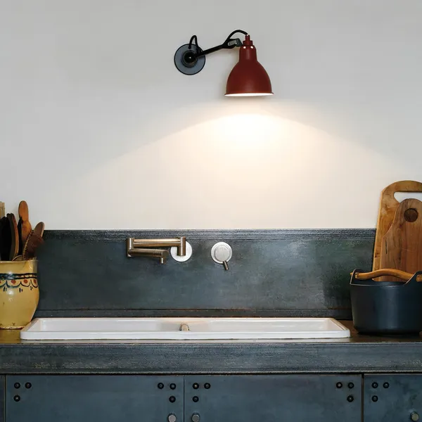 N304 Wall Lamp Matt Black Hardwired