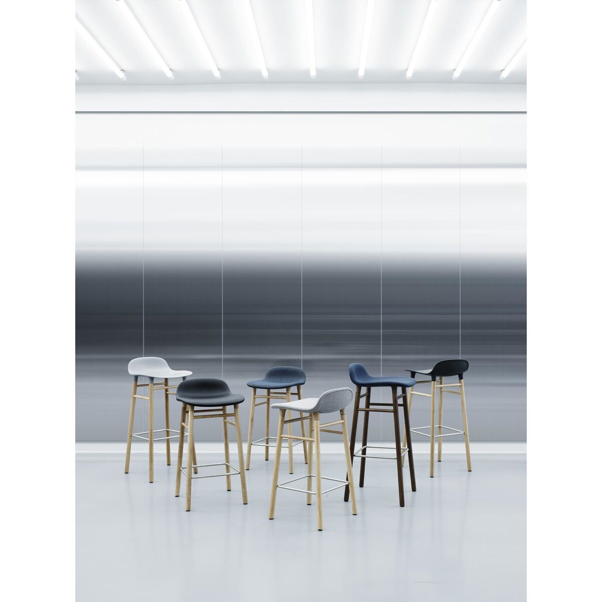 Form Bar Stool 65 cm Upholstered Group 2 Light Gray/ Steel