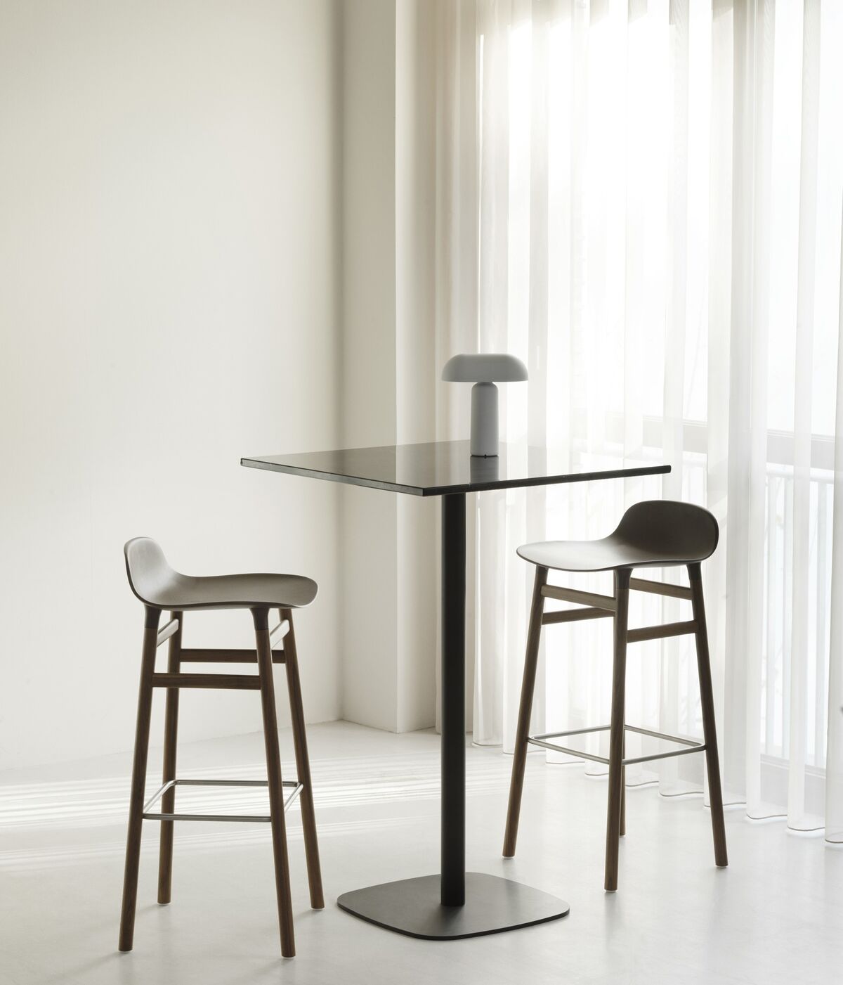 Form Bar Stool 65 cm Upholstered Group 2 Light Gray/ Steel