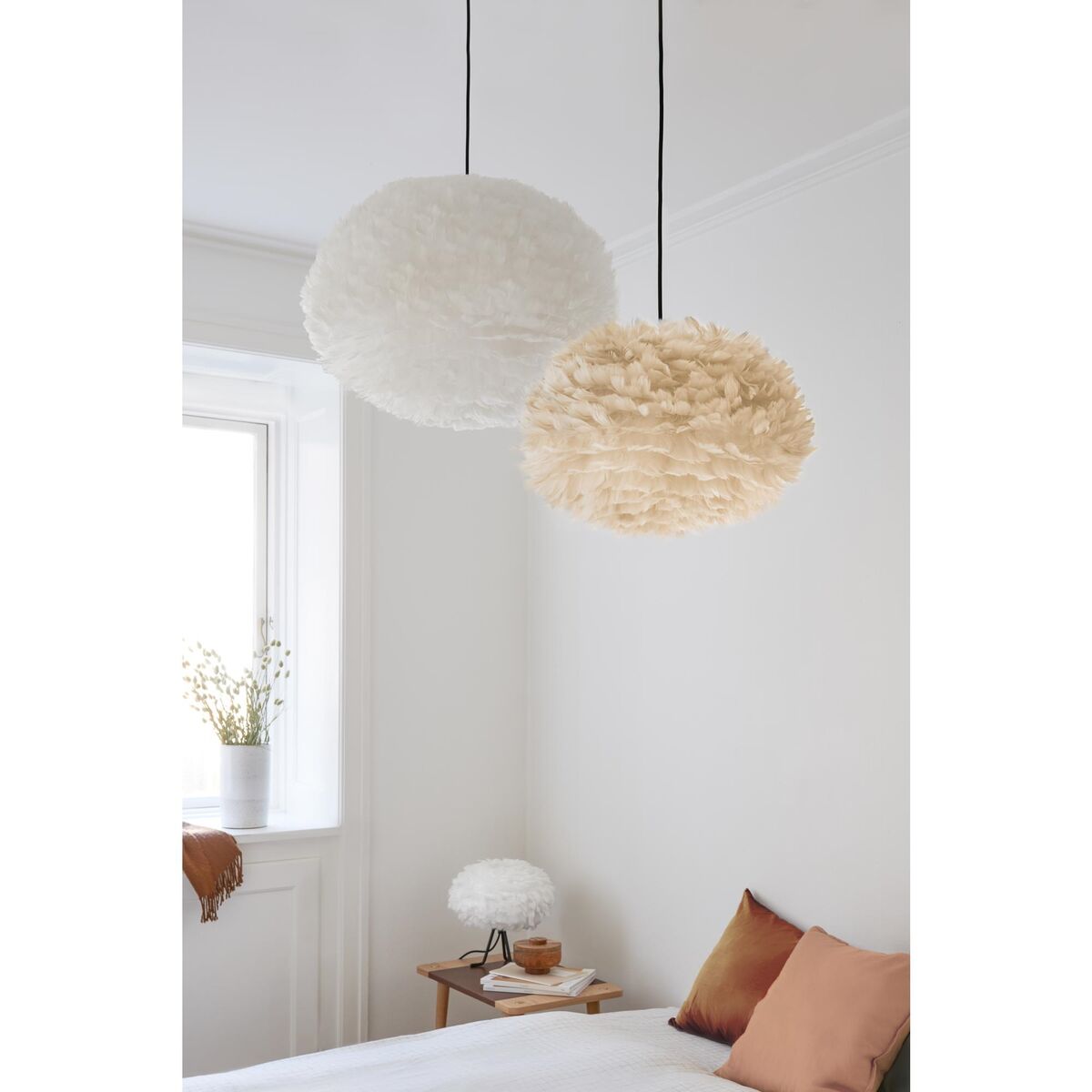 Eos Pendant XL White with Cannonball Rosette in Black
